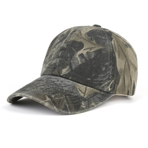Classic leaf camouflage baseball cap with a six-panel structure and curved brim for outdoors