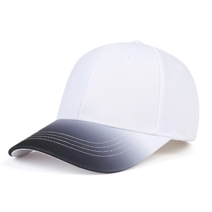 Casquette de baseball blanche respirante avec visière dégradée noire et coutures chic