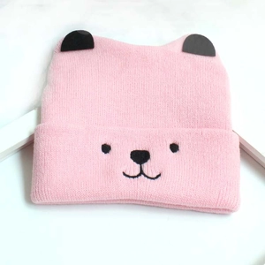 Bonnet en tricot rose pour bébé avec broderie ours et oreilles pour les tout-petits