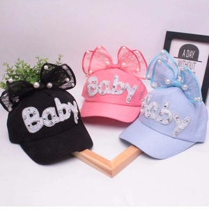 Cappellino da baseball per bambini con fiocco in pizzo e strass Baby in tre colori