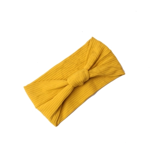 Fascia per capelli in maglia a coste gialla con nodo centrale e design elastico largo