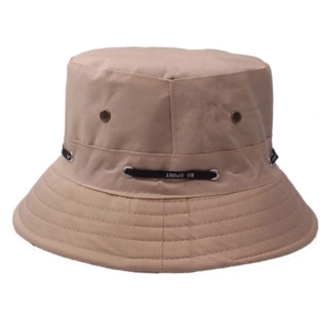 Détail du bob kaki montrant le tissu ripstop et la sangle latérale B5 SPIRIT