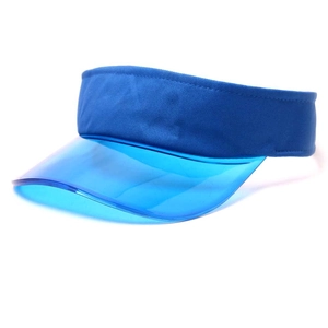 Dettaglio della visiera blu reale con tesa in PVC traslucido e fascia in tessuto tramato