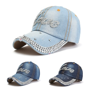 Casquette de Baseball en Denim Délavé avec Motif Love en Strass Sangle Réglable pour Ajustement Confortable Solaire
