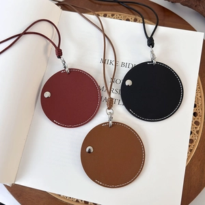 Pochettes en cuir pour écouteurs en bordeaux marron et noir avec cordons tressés