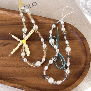 Ästhetische Perlen-Handykette mit Schleife und Sternen in Creme, Gelb und Blaugrün