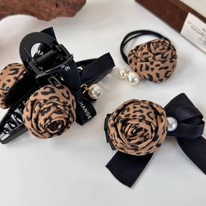 Détails du set de pinces à cheveux rose léopard avec perles élégantes et rubans stylés