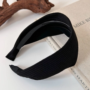 Detailed close-up of vintage black ribbed knit headband with non-slip inner teeth feature