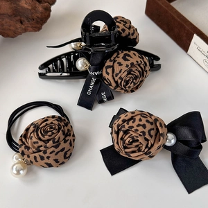Accessoires Cheveux Fleur de Rose Imprimé Léopard Rétro Ruban en Tissu Nœud Künstliche Perle Élastique à Cheveux Coiffe Femme