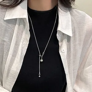 Collier long en Y minimaliste argenté avec pendentif boule en métal poli pour femme