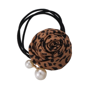 Élastique à cheveux avec rose à imprimé léopard et perles blanches pour femmes