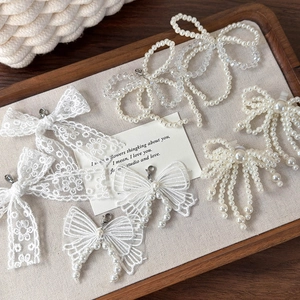 Charmants nœuds en dentelle blanche avec perles et cristaux pour décoration de chaussures
