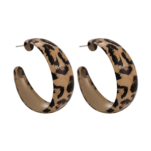 Retro leopard print double C-shaped stud earrings in a stylish acrylic tortoiseshell design