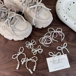 Ciondoli per scarpe con fiocchi di perle e cristalli per decorazione di sneakers
