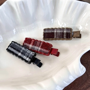 Lot de barrettes à carreaux vintage avec bordure ondulée en noir, rouge et marron