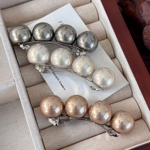 Barrettes à ressort élégantes avec grandes perles brillantes en gris blanc et doré champagne