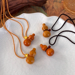 Collier long avec pendentif gourde en bois et cordon tissé à la main avec perles dorées