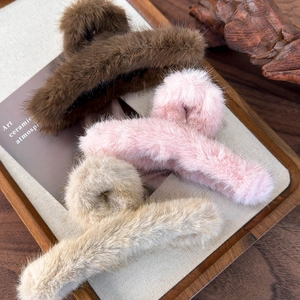 Pinza per Capelli in Peluche Dolce Autunno Inverno Molletta a Squalo in Pelliccia Sintetica Grande Accessorio Elegante Donna