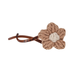 Pince banane en résine léopard avec fleur tricotée à la main pour coiffure de femme