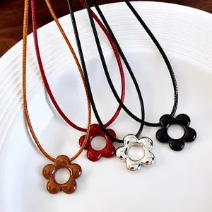Collar de Colgante de Flor de Aleación Minimalista Coreano Forma de Flor Lacada Collar de Cadena de Cuerda de Cera Ajustable para Mujer
