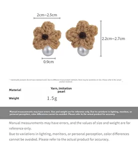 Detailed size parameters of brown knitted flower earrings with a white pearl drop