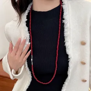 Collier de Künstliche Perles en Verre Rouge Vin Rétro pour Femmes Élégante Chaîne de Pull Longue Avec Boucle en Métal Argenté Bijoux