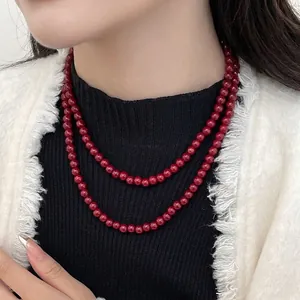 Collier double couche de perles rouge foncé pour femmes au design minimaliste vintage