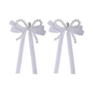 Charm per scarpe con fiocco in pizzo bianco ed eleganti perline con chiusura a moschettone