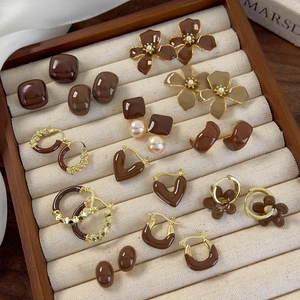Vintage Maillard Brown Enamel Flower Stud Earrings With Faux Artificial Pearl Retro Alloy Hoop Earrings For Women Daily Jewelry