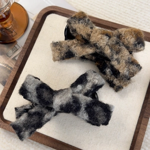 Plush leopard print bow hair claws made of soft faux lamb wool in a two-piece set