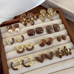 Elegant Maillard brown enamel earring set with gold metal accents and pearls