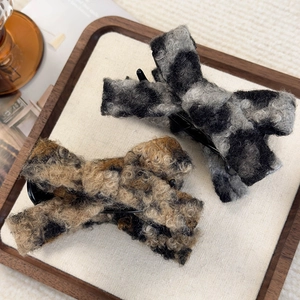 Retro Woolen Plush Leopard Bow Hair Claw Clip For Women Winter Soft Warm Shark Clip Fashion Hair Styling Accessories