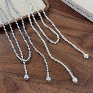 Elegant long pearl sweater necklace in white and silver grey with Y-shaped tassel design