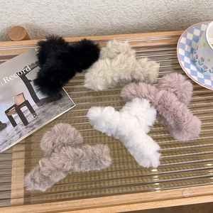 Große Plüsch-Haarklammern in fünf Farben für Herbst- und Winterfrisuren geeignet