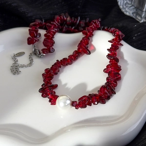 Collier vintage en pierre bordeaux et perle avec chaîne d'extension en acier inoxydable