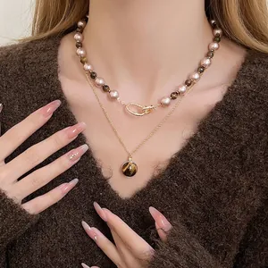 Collier Double Rang Vintage en Künstliche Perles d'Imitation et Oeil de Tigre Luxe Léger Marron Or Collier à Künstliche Perles Pendentif Rond