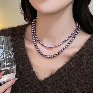 Elegante collana a doppio strato con perle di vetro viola scuro in stile vintage