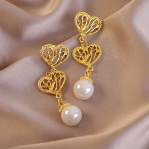 Orecchini Pendenti in Lega Intrecciata a Doppio Cuore Cavo Stile Vintage Palace Con Perla Artificial Sintetica Tonda Oro Donna