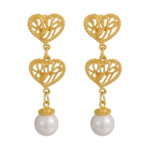 Orecchini vintage a cuore in pizzo dorato con eleganti accenti di perle bianche
