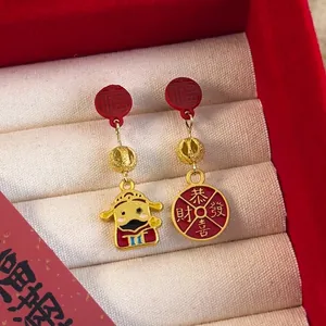 Neuer Chinesischer Stil Asymmetrische Gott des Reichtums Ohrhänger Rot Gold Legierung Emaille Fu Charakter Ohrringe Für Damen Schmuck