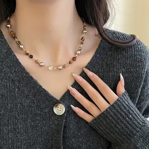 Collier de Künstliche Perles en Pierre Oeil de Tigre Style Maillard Vintage Femmes Künstliche Perle Synthétique Cristal Alliage Coeur Pendentif