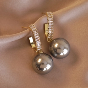 Eleganti Orecchini Pendenti in Rame Zircone Perla Artificial per Donna Perla Artificial ad Alta Luminosità Placcato Oro Orecchini Geometrici Gioielli