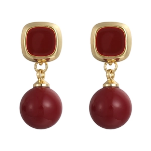 Boucles d'oreilles vintage françaises en émail carré avec perles rouge foncé