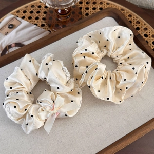 Lot de 2 chouchous en satin à pois avec bordure en dentelle et nœud en ruban