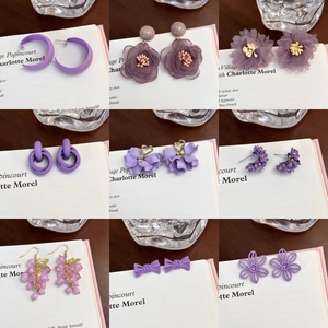 Set di 9 orecchini viola floreali cuore geometrici con finitura opaca e perline