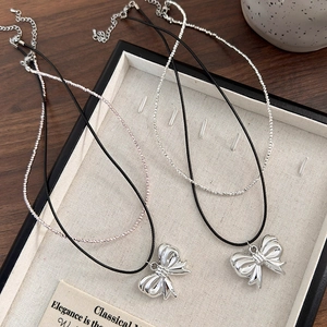 Elegant Layered Bowknot Pendant Necklace Featuring Pink Beads Silver Metal Bow Ribbon Choker For Women Sweet Jewelry Gift