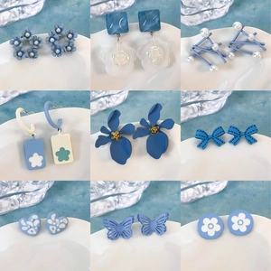 Orecchini a Lobo Blu Freschi Floreali Geometrici in Lega e Resina a Forma di Fiore per Donna Gioielli Stile Artistico