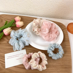 Lot de chouchous en tulle à fleurs roses et bleues avec motifs marguerites délicats