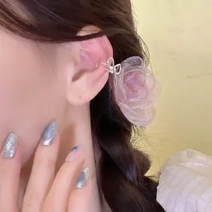 Manchette d'oreille fleur en organza rose avec nœud argenté pour oreilles non percées