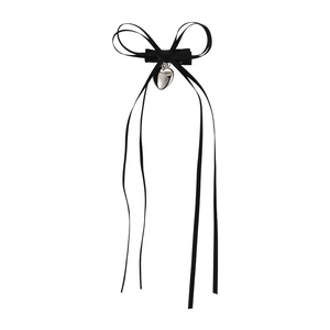 Pinza para el pelo con lazo de cinta negra y colgante de corazón plateado para niña